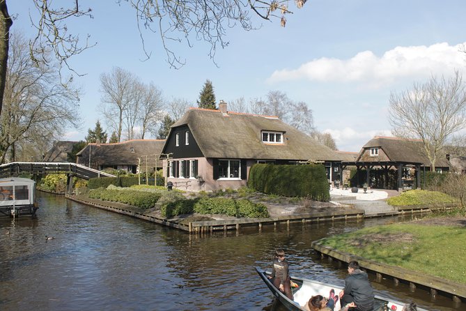 Giethoorn, Zaandam & Zaanse Schans Day Tour w/ Small Boat Ride - Giethoorn by electric boat