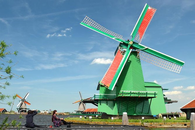 Giethoorn, Zaanse Schans Windmills Guided Day Trip from Amsterdam - Zaanse Schans: windmills, clogs, and cheese