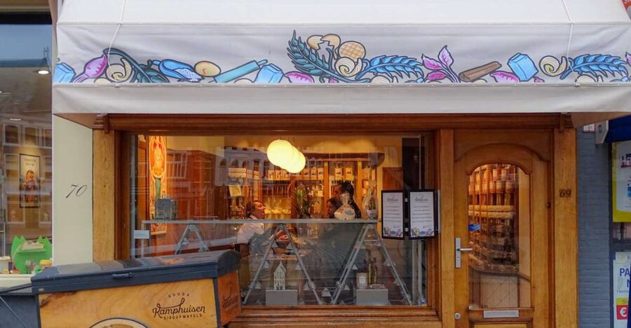 Gouda: Syrup Waffle Factory Ticket with a Waffle - Entering the Kamphuisen Siroopwafelfabriek