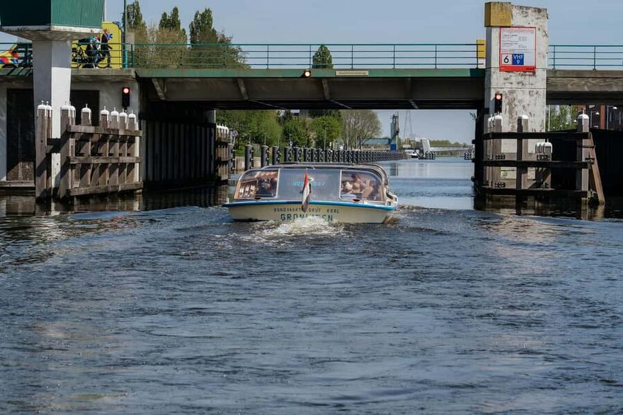 Groningen: City Canal Cruise - Groninger Museum and the Tasman Tower