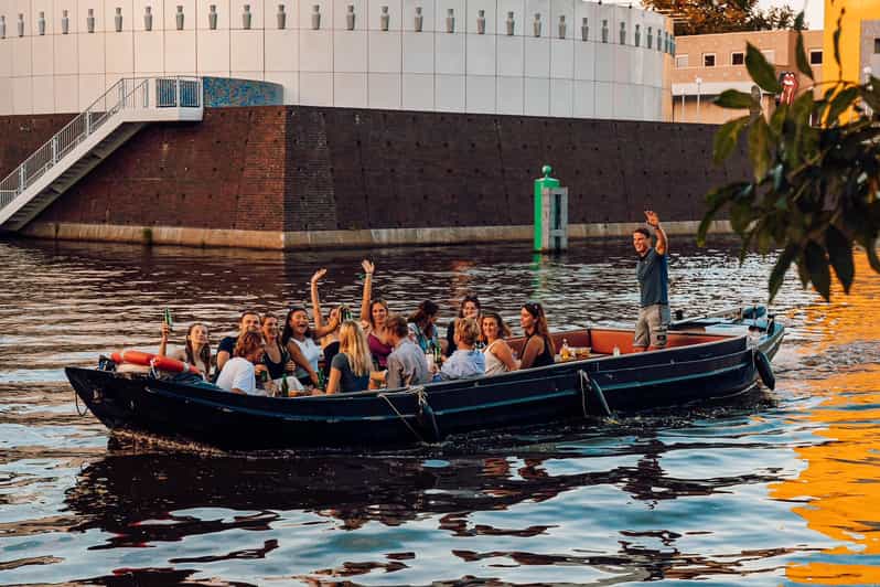 Groningen: City canal cruise (with unlimited drinks) - A canal tour built around conversation and drinks