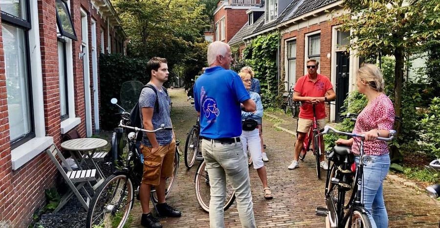 Groningen: City Highlights Bike Tour - Starting with a bike and a local guide