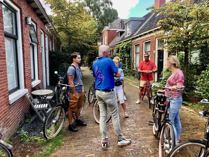 Groningen: City Highlights Bike Tour - Oosterpark shows Groningen beyond the center