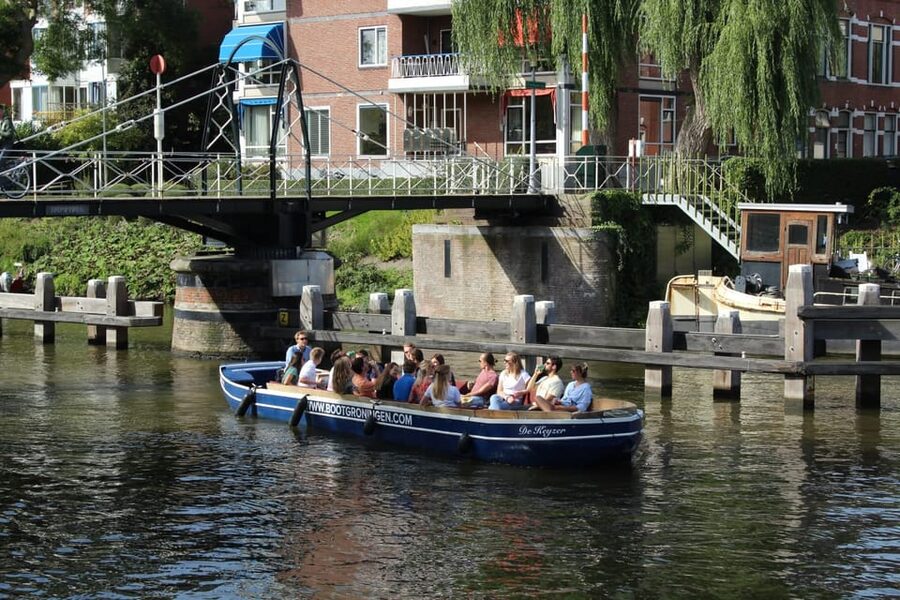 Groningen: Open Boat City Canal Cruise - Unlimited drinks, with clear limits