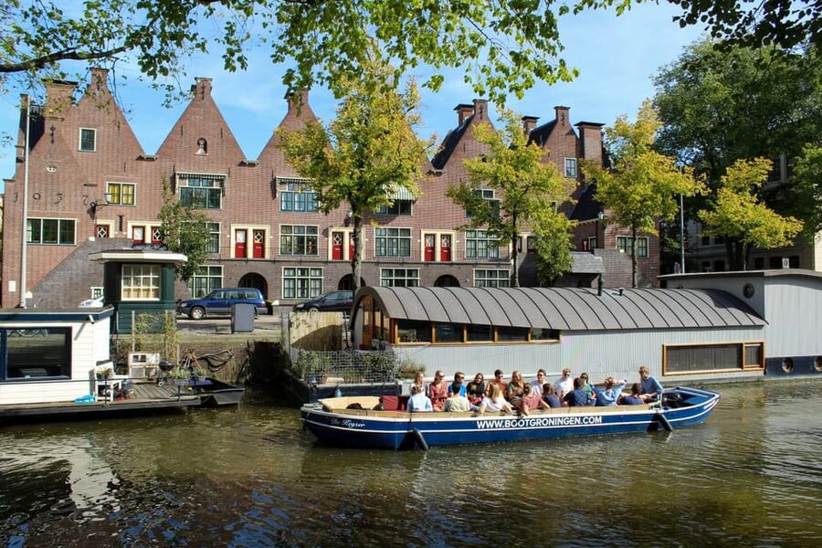 Groningen: Open Boat City Canal Cruise - Westerhaven and the Old Museum