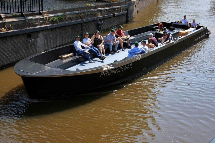 Groningen: Open Boat City Cruise - Setting out near the station and museum