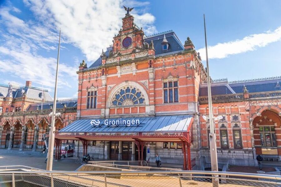 Groningen: Private custom tour with a local guide - Transport, walking, and access