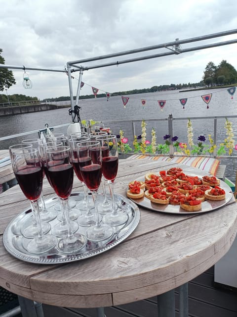 Groningen: Private Highlights BBQ with Drinks on the Lake - Meeting at De Steiger and keeping the timing simple