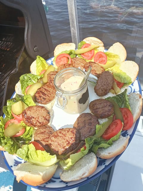 Groningen: Private Highlights BBQ with Drinks on the Lake - Sailing Paterswoldsemeer for two relaxed hours