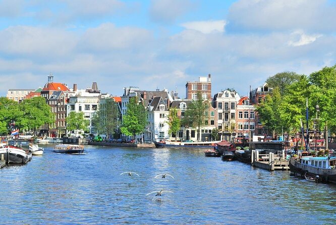 Guided Amsterdam Canal Cruise – Snacks & Drinks on board(1 Hour) - Why a small boat changes the Amsterdam canal ride