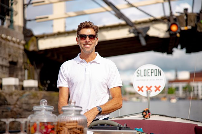 Guided Amsterdam Canal Cruise – Snacks & Drinks on board(1 Hour) - NEMO and the city from the water