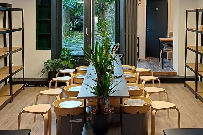 Guided Pottery Workshop on a Turntable in Choorstraat - Starting at Choorstraat 38 in Delft