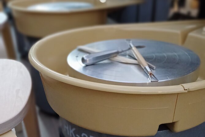 Guided Pottery Workshop on a Turntable in Choorstraat - Who will enjoy this Delft workshop?