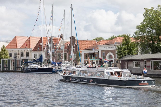Haarlem: 90-minute Beer Tasting Cruise - The audio guide and the skipper