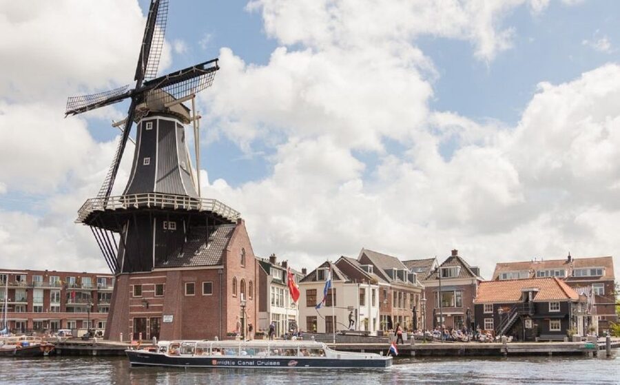 Haarlem: Dutch Windmill & Spaarne River Sightseeing Cruise - Amsterdamse Poort from the river