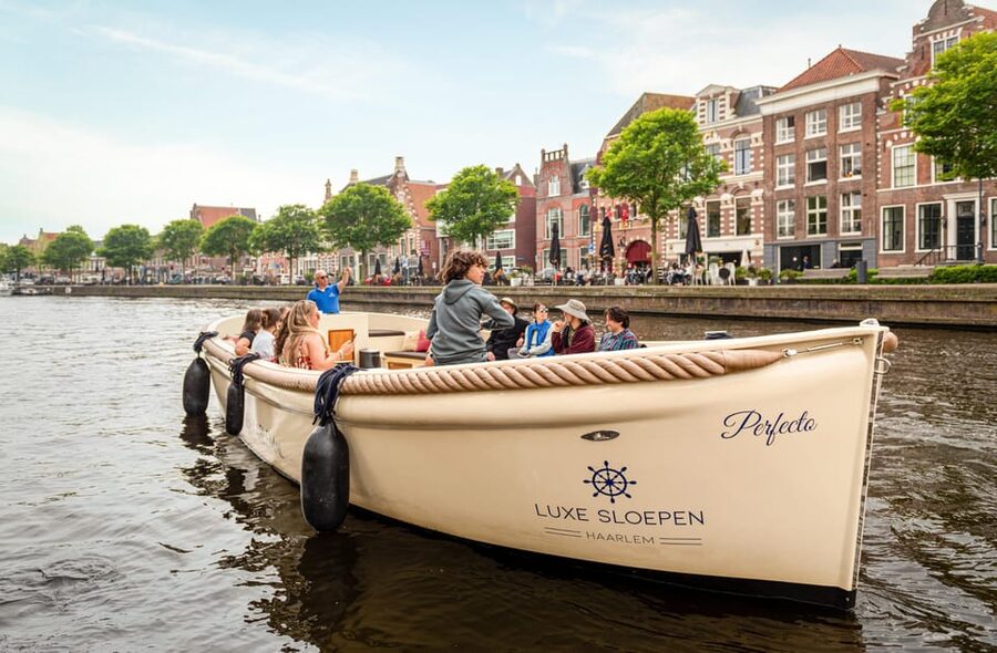 Haarlem: Guided Highlights Canal Cruise on Open Boat - The shorter canal sections: Leidsevaart and Raamvest