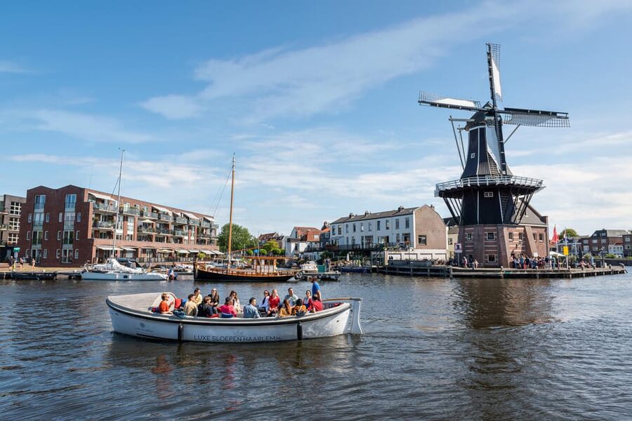 Haarlem: Guided Highlights Canal Cruise on Open Boat - Teylers Museum from the water