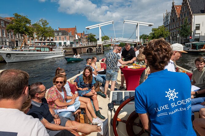 Haarlem Open-Boat Canal Cruise with Live Guide (Electric Boat) - Meeting the captain at Papentorenvest