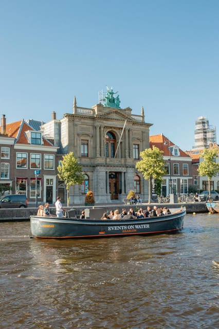 Haarlem: Sightseeing Boat Tour with Snacks and Drinks - Haarlem by boat: key points at a glance