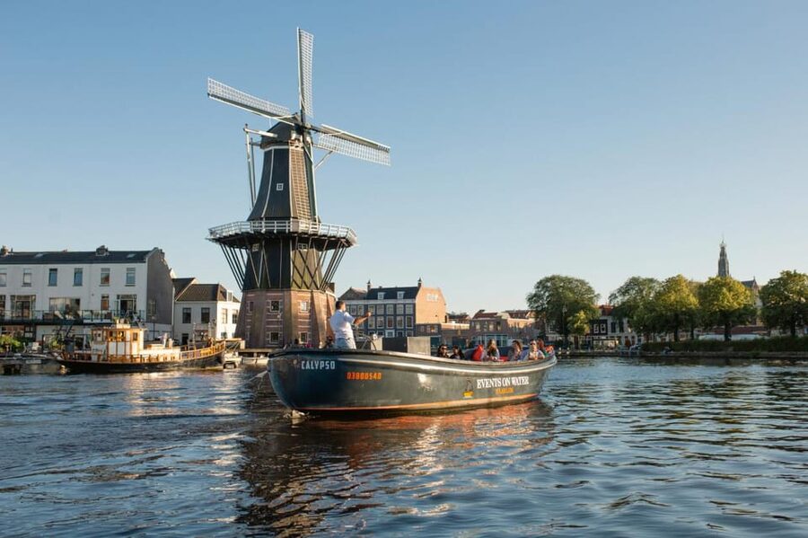 Haarlem: Sightseeing Boat Tour with Snacks and Drinks - Why Haarlem’s canals are worth your time