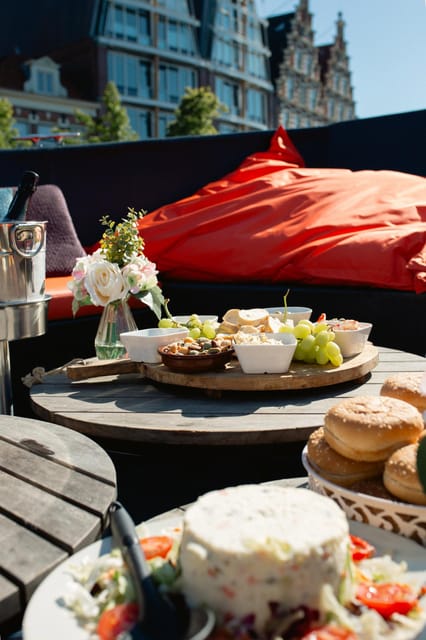 Haarlem: Sightseeing Boat Tour with Snacks and Drinks - Teylers Museum and De Waag