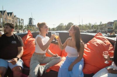 Sightseeing Boat Tour with Snacks and Drinks