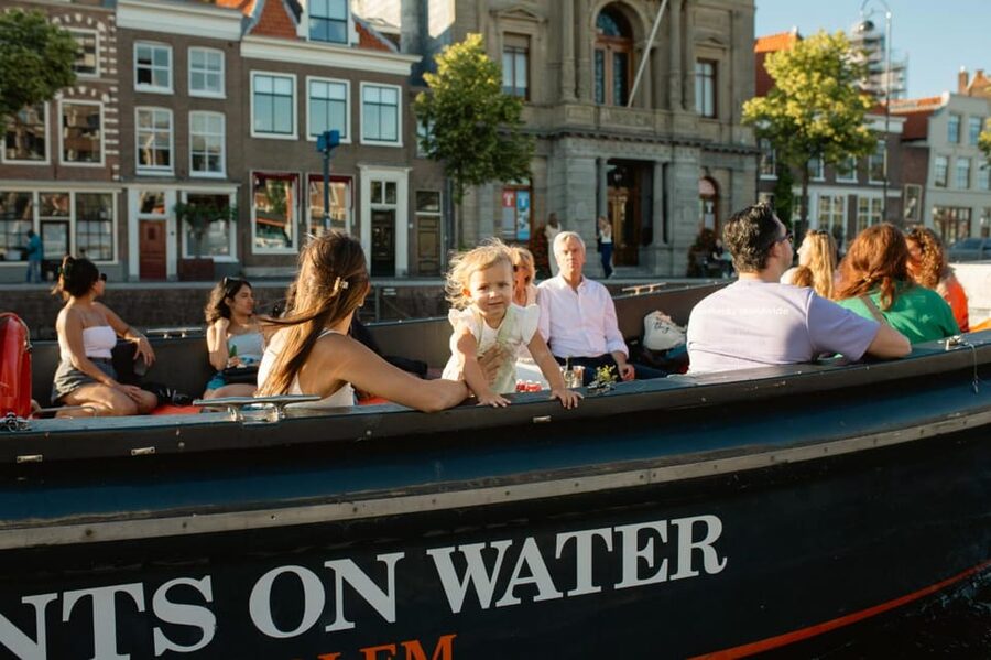 Haarlem: Sightseeing Boat Tour with Snacks and Drinks - Jopenkerk, Town Hall, and the theater