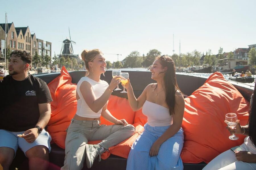 Haarlem: Sightseeing Boat Tour with Snacks and Drinks - Boarding at Nieuwe Gracht 80