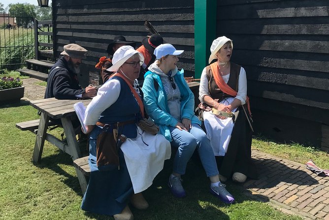 Half-Day Private Guided Sightseeing Tour of Zaanse Schans - Pastry, antiques, and the village lanes