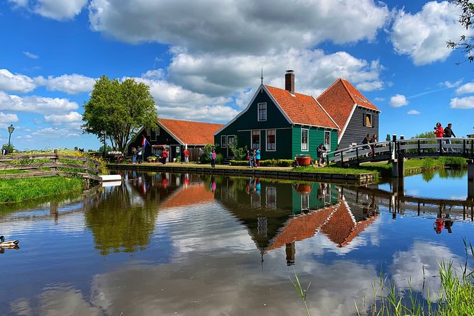 Half-Day Private Guided Sightseeing Tour of Zaanse Schans - First look at Zaanse Schans and its Dutch setting