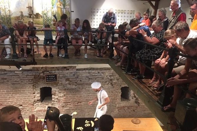 Hattem's Windmills, Bakeries and Ghosts: A Self-Guided Audio Tour - Art and the world of Anton Pieck