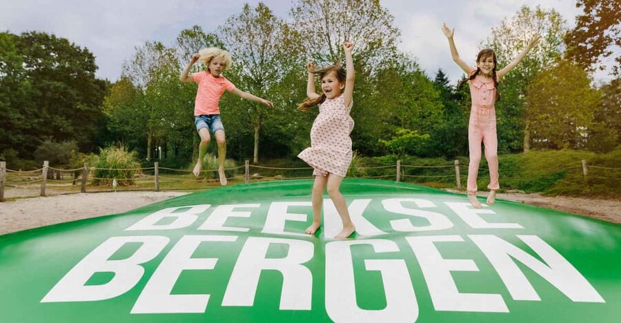 Hilvarenbeek: Speelland Beekse Bergen Entrance Ticket - Pedalboats, minigolf, and air trampolines