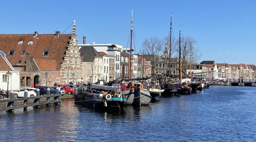 Historical Leiden: Private Walking Tour with a Local Guide - Leiden’s heroic wartime story