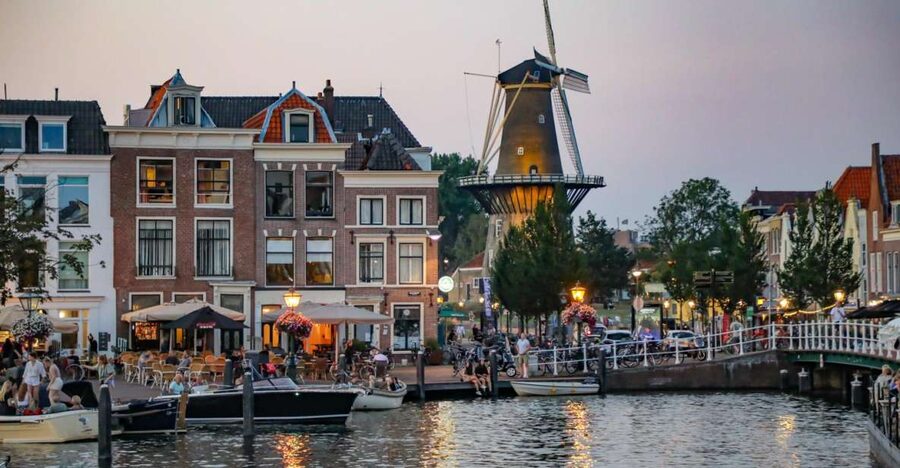 Historical Leiden: Private Walking Tour with a Local Guide - Starting at Beestenmarkt