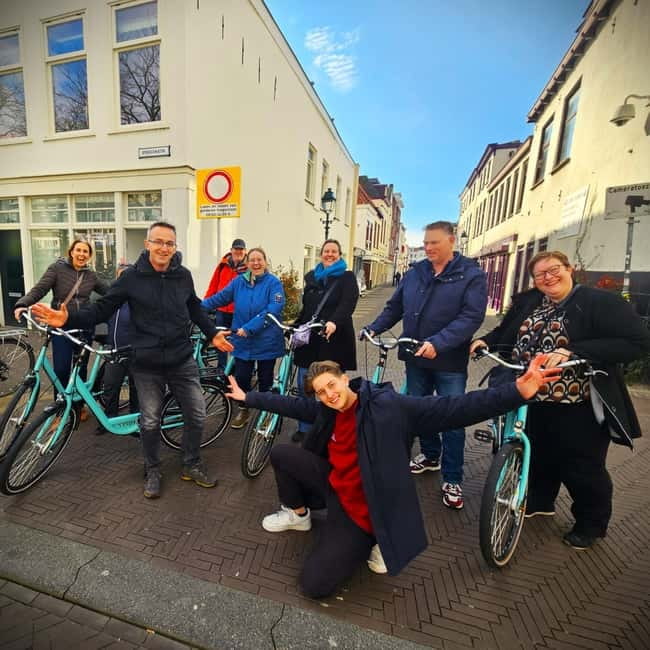 Interactive Safe 2,5hr Bike tour with Entertaining Guide - Bierkade, Chinatown, and the central city