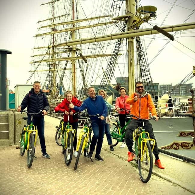 Interactive Safe 2,5hr Bike tour with Entertaining Guide - Cycling toward Scheveningen