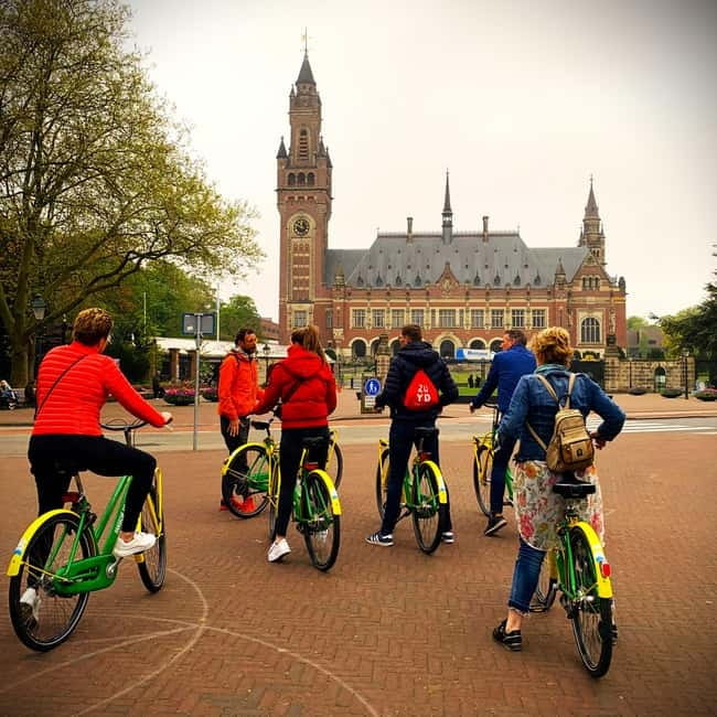 Interactive Safe 2,5hr Bike tour with Entertaining Guide - Guides, stories, and the tone of the ride
