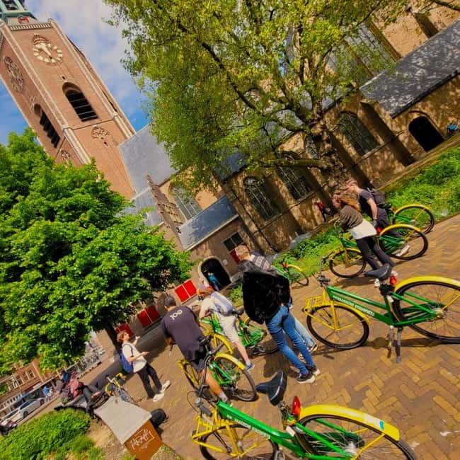 Interactive Safe 2,5hr Bike tour with Entertaining Guide - Fitness, weather, and road safety
