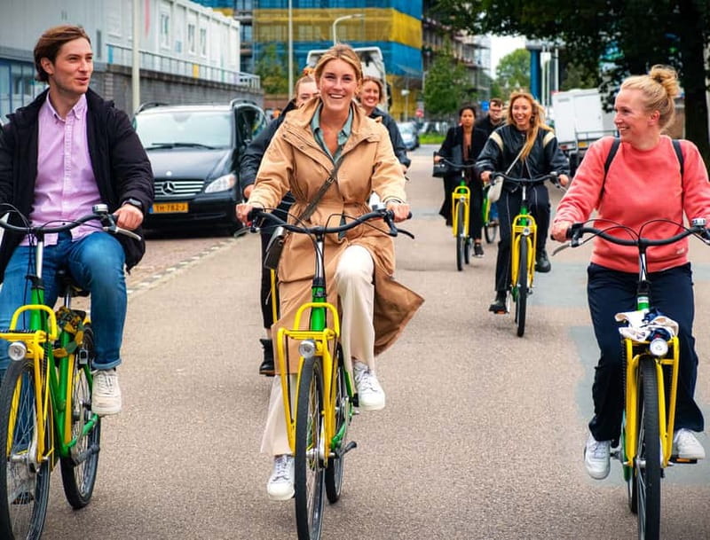 Interactive Safe 2,5hr Bike tour with Entertaining Guide - Starting at Paviljoensgracht