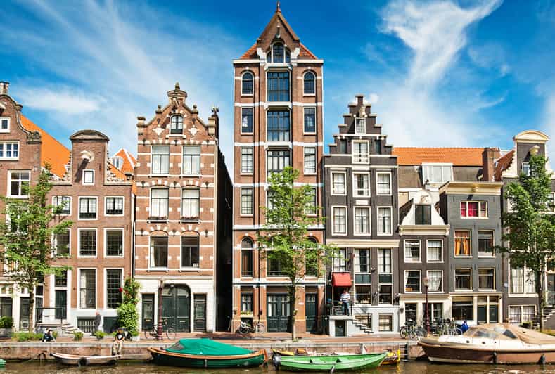 Jordaan, Anne Frank and Leidseplein tour in English - Starting at Amsterdam Centraal and the Canal Ring
