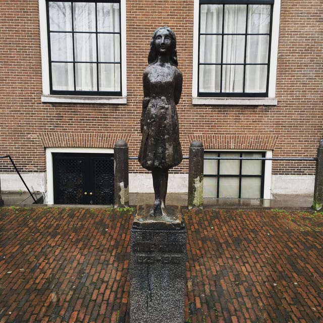 Jordaan, Anne Frank and Leidseplein tour in English - Anne Frank House and the weight of Prinsengracht