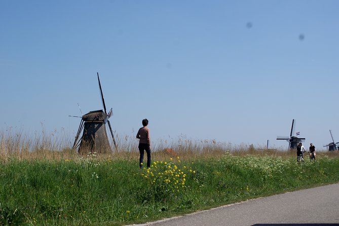 Kinderdijk Area Cycling Tour - Riding the flat paths around the windmills