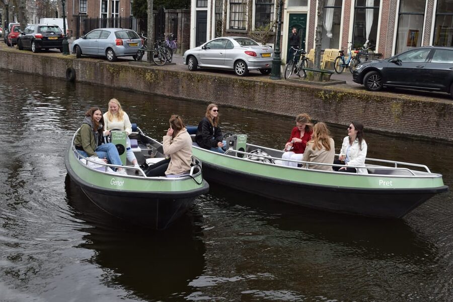 Leiden: Electric Boat Rental - Key points to know before you cast off