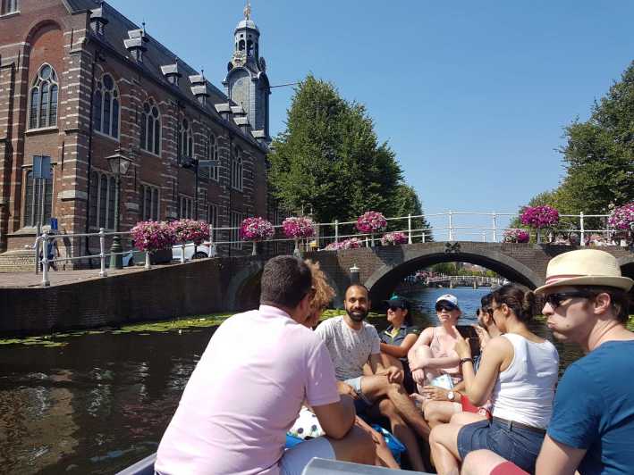 Leiden: Electric Boat Rental - Checking in at Aalmarkt 4