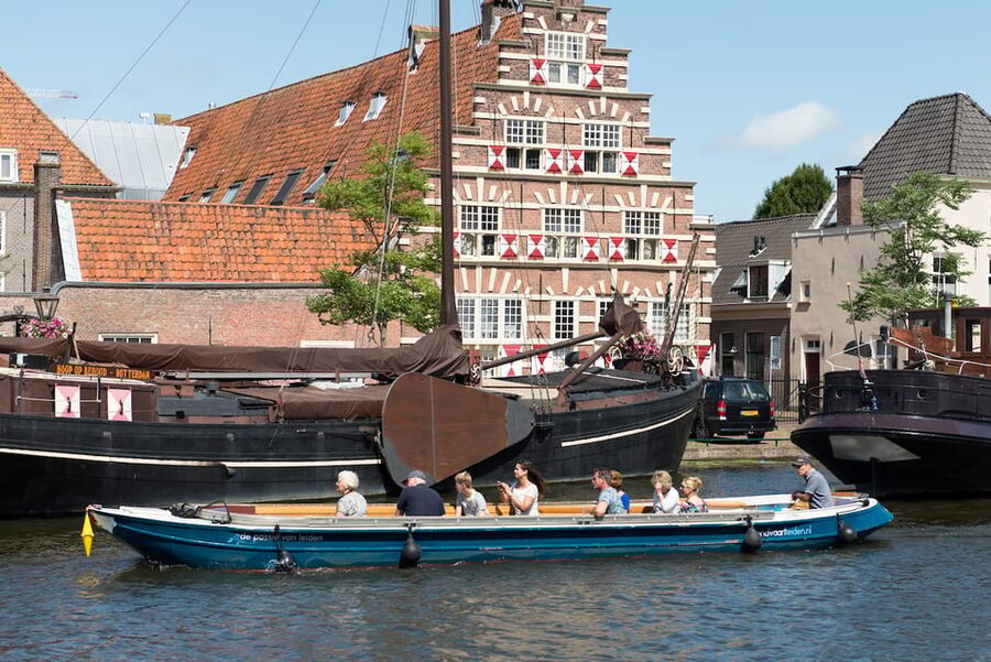 Leiden: Guided City Canal Cruise - Why Leiden Looks Different From the Canal