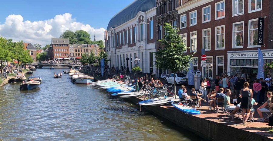Leiden: Paddleboard Rental to Explore Leiden's Canals - The first few minutes: learning to stay upright