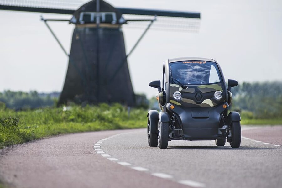 Lisse: Drive-it-Yourself Dutch Countryside GPS Audio Tour - Getting comfortable in the electric Renault Twizy