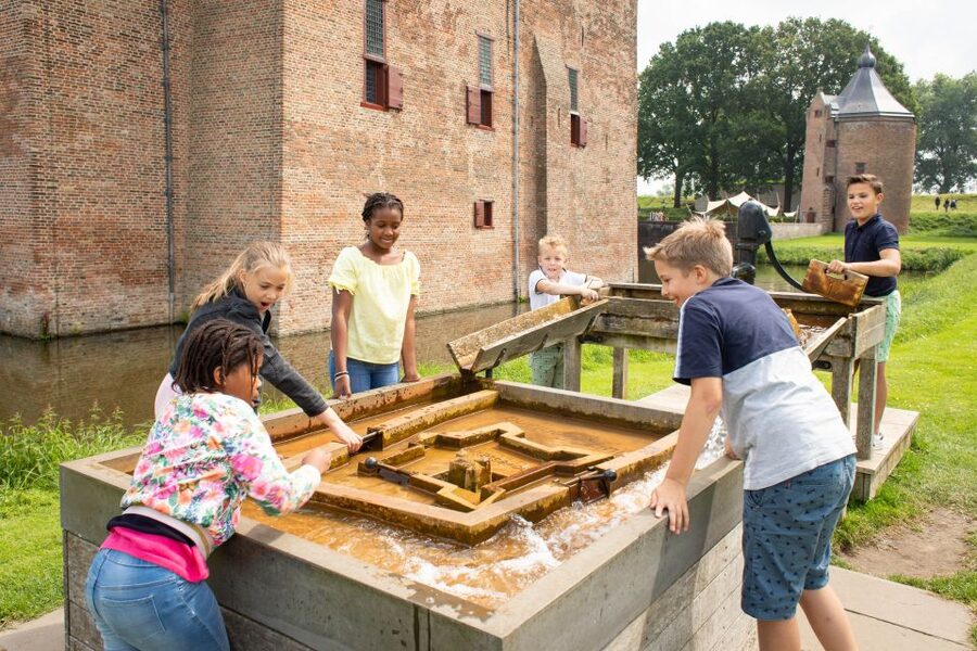 Loevestein Castle Entry Ticket - Family activities that make the history stick