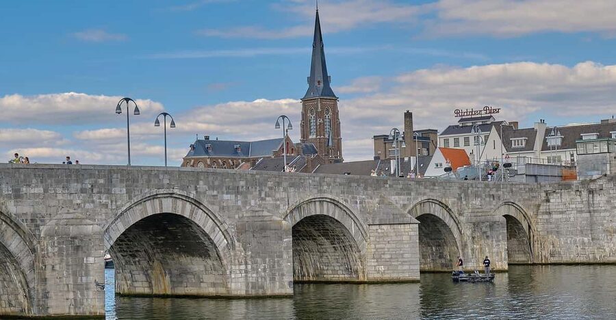 Maastricht: Day trip from Amsterdam with 3 country point - Key points to know before booking