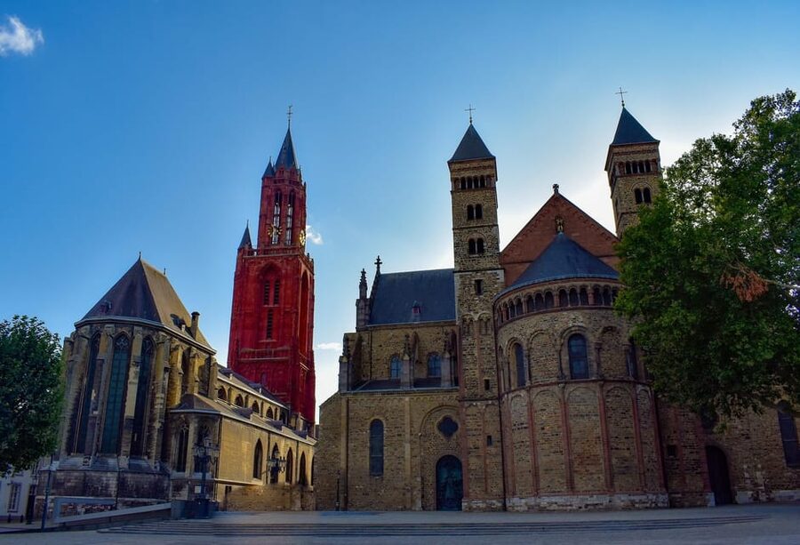 Maastricht: Day trip from Amsterdam with 3 country point - Margraten American War Cemetery